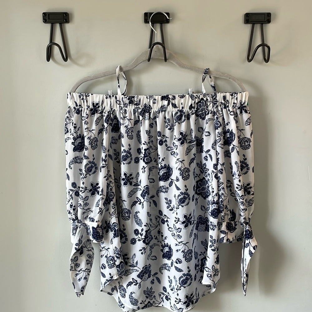 Fortune & Ivy, navy and white floral print off-shoulder (with straps) blouse, Sm